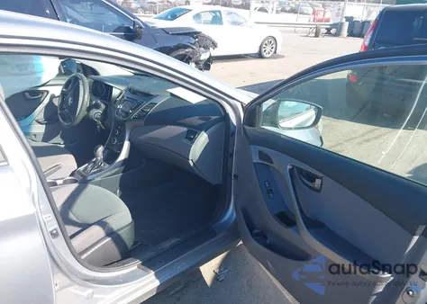 2015 Hyundai Elantra Se z USA, uszkodzony, nr VIN 5NPDH4AE8FH551123